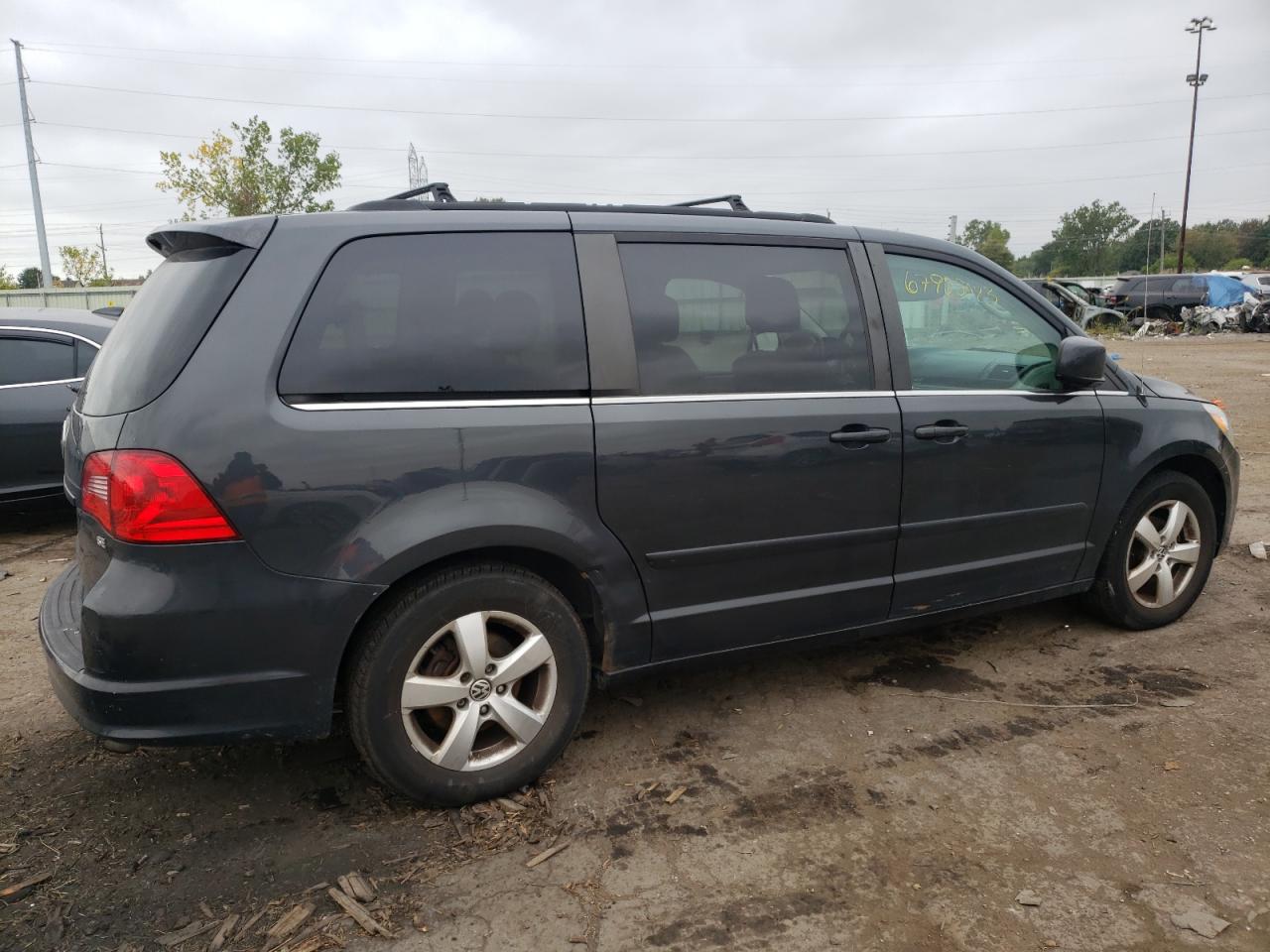 Image 3 of 2011 VOLKSWAGEN ROUTAN SE 2011 with VIN 2V4RW3DG4BR642511