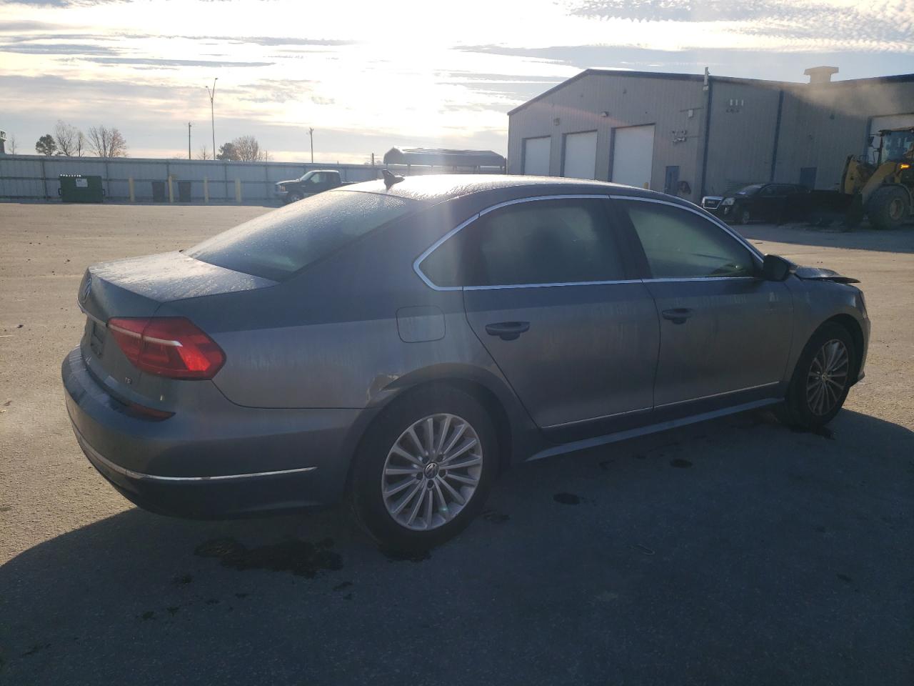 Изображение 3 2016 VOLKSWAGEN PASSAT SE 2016 с VIN 1VWBS7A37GC019672