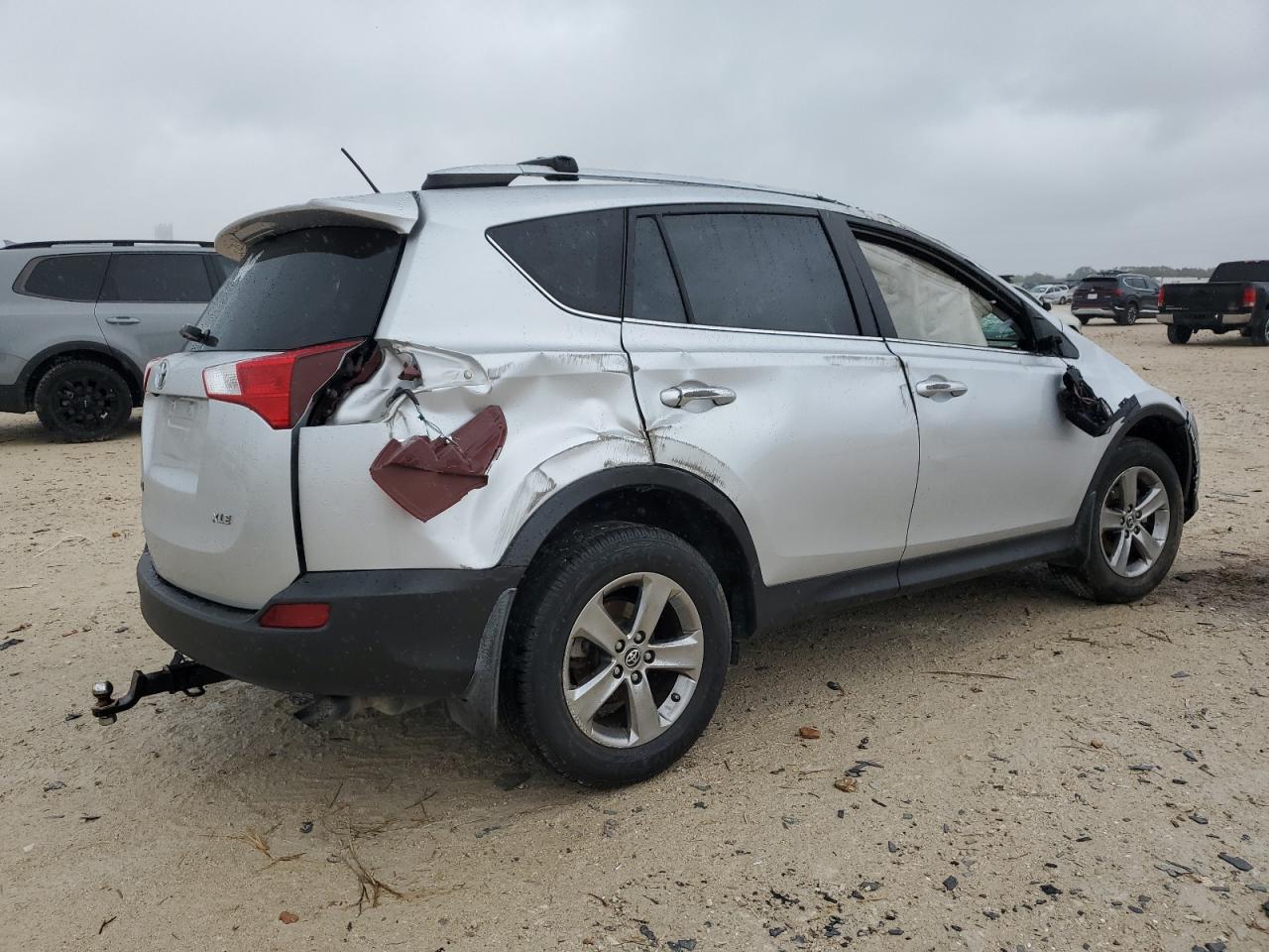 Image 3 of 2015 TOYOTA RAV4 XLE 2015 with VIN JTMWFREV3FD069929