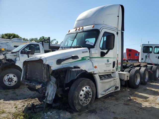 Image 2 of 2016 FREIGHTLINER CASCADIA 125  2016 with VIN 1FUJGEDR8GLGY1437