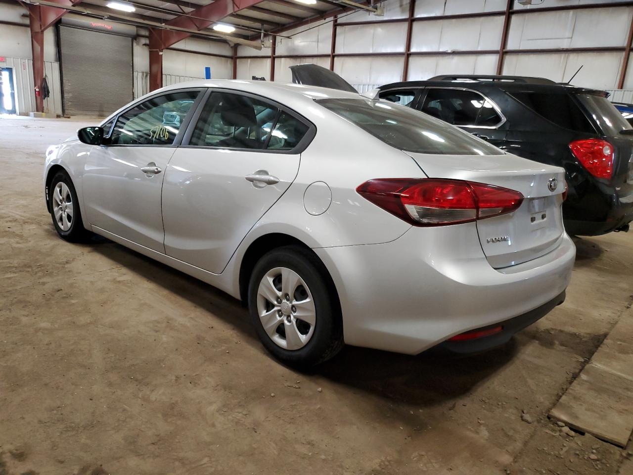 Obraz 2 z 2017 KIA FORTE LX 2017 z VIN 3KPFK4A70HE140656
