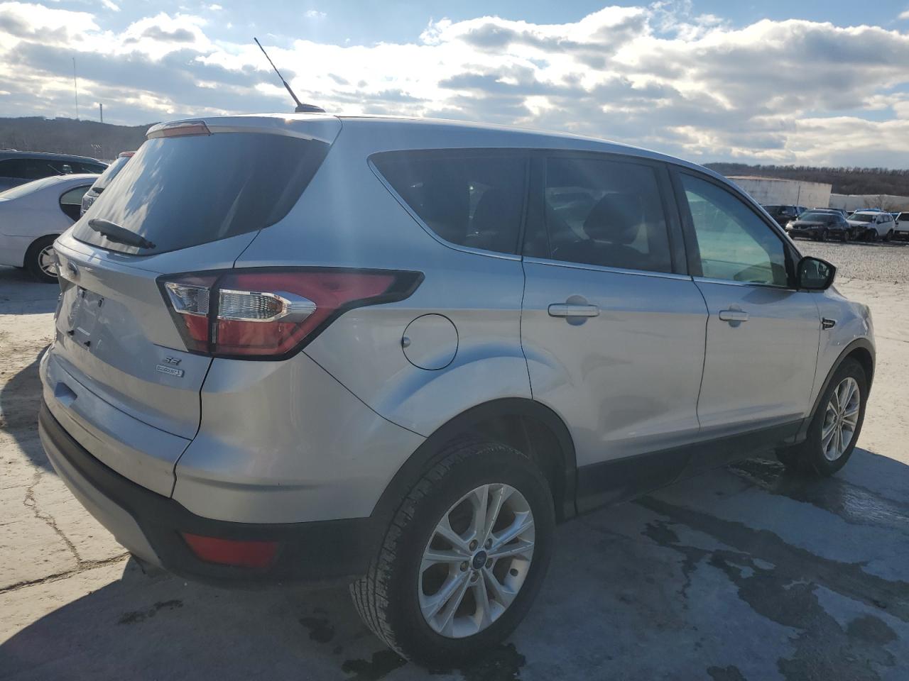 Image 3 of 2017 FORD ESCAPE SE 2017 with VIN 1FMCU0GD7HUC78078