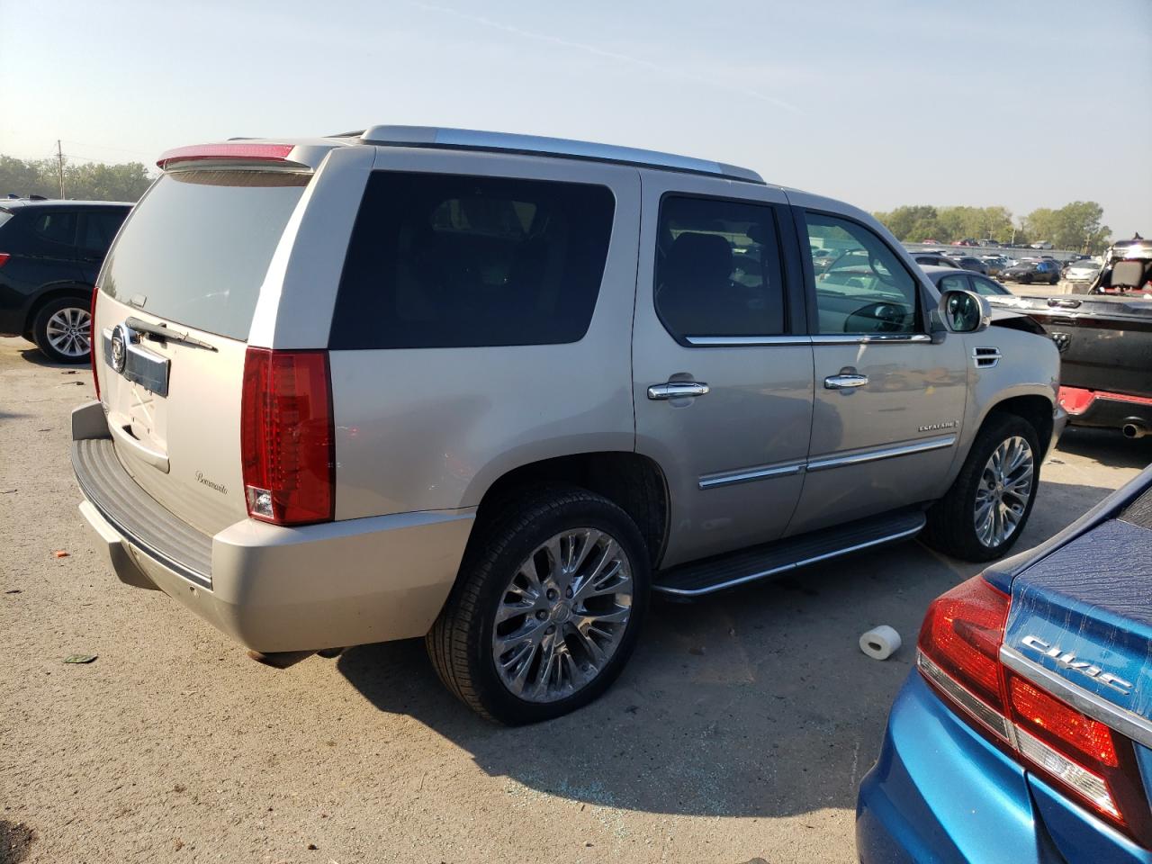 Image 3 of 2007 CADILLAC ESCALADE LUXURY 2007 with VIN 1GYFK63807R353573