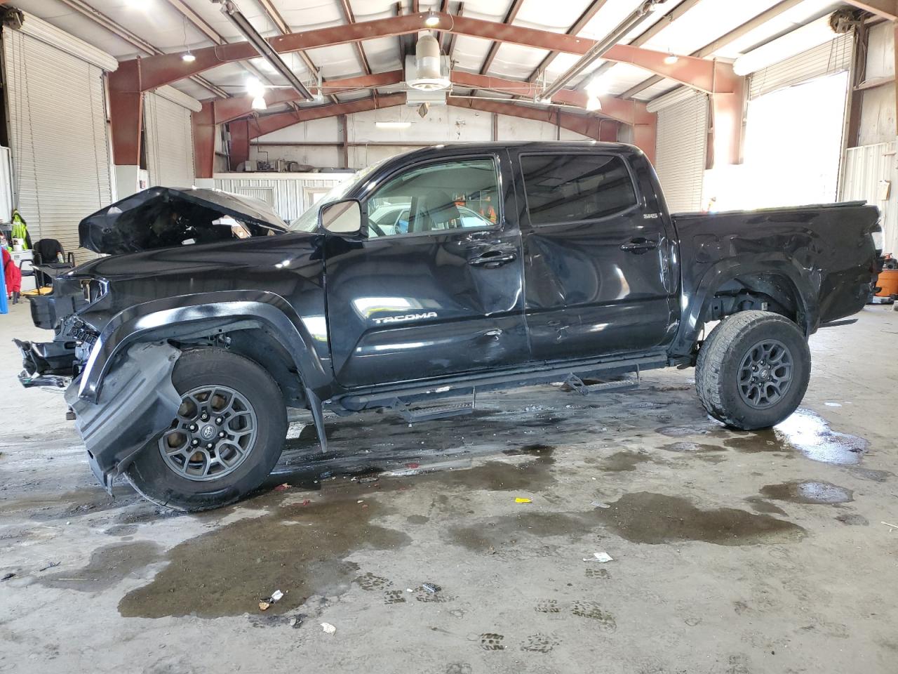 Image 1 of 2018 TOYOTA TACOMA DOUBLE CAB 2018 with VIN 3TMCZ5AN0JM186681
