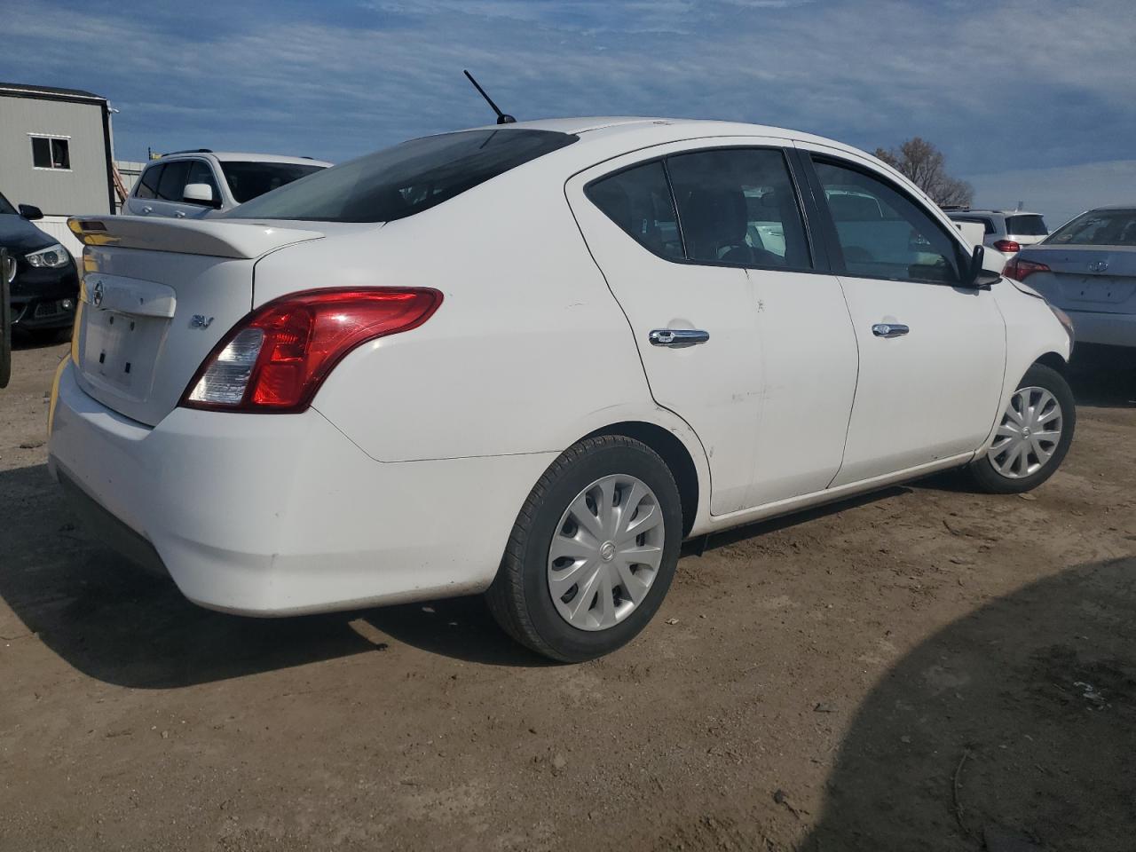 Obraz 3 z 2017 NISSAN VERSA S 2017 z VIN 3N1CN7AP3HK407787