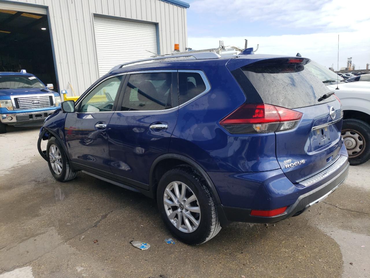 Obraz 2 z 2018 NISSAN ROGUE S 2018 z VIN KNMAT2MV3JP557426