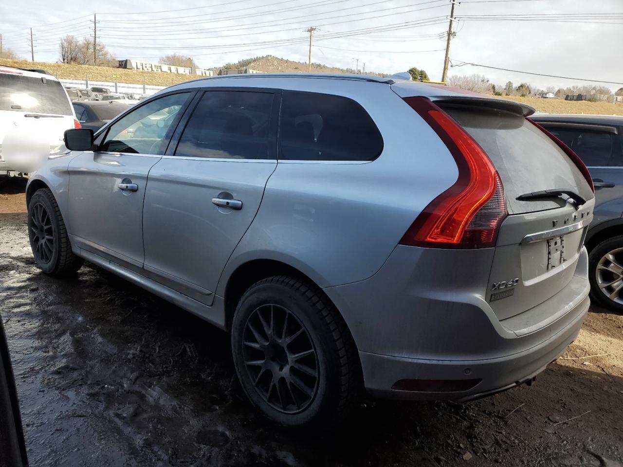 Изображение 2 2017 VOLVO XC60 T6 DYNAMIC 2017 с VIN YV449MRR7H2223326