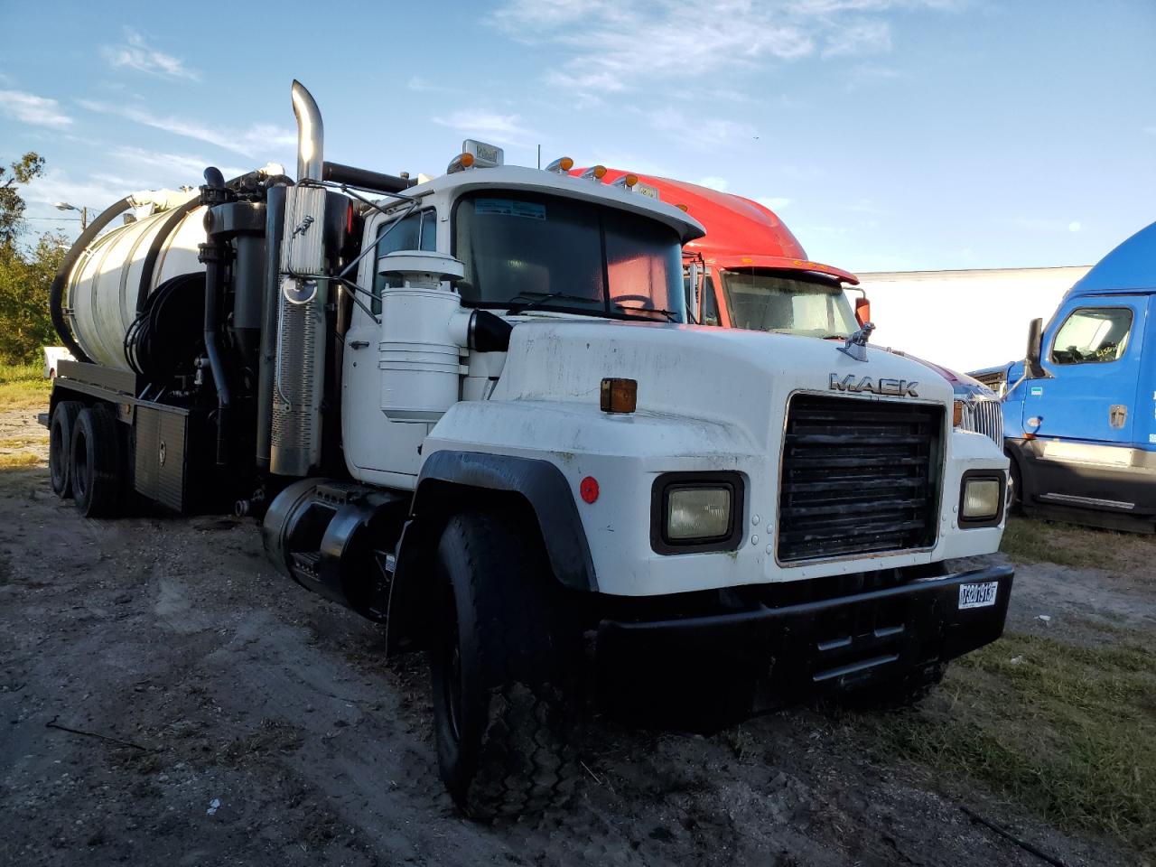 Изображение 1 2002 MACK 600 RD600 2002 с VIN 1M2P289C32M033957