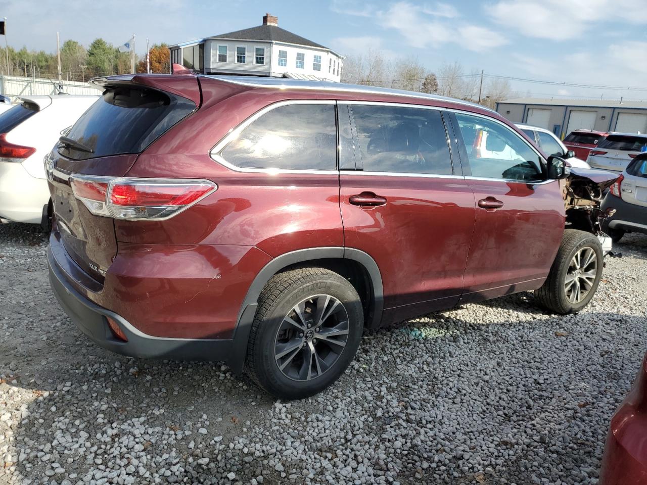 Изображение 3 2016 TOYOTA HIGHLANDER XLE 2016 с VIN 5TDJKRFH4GS305332