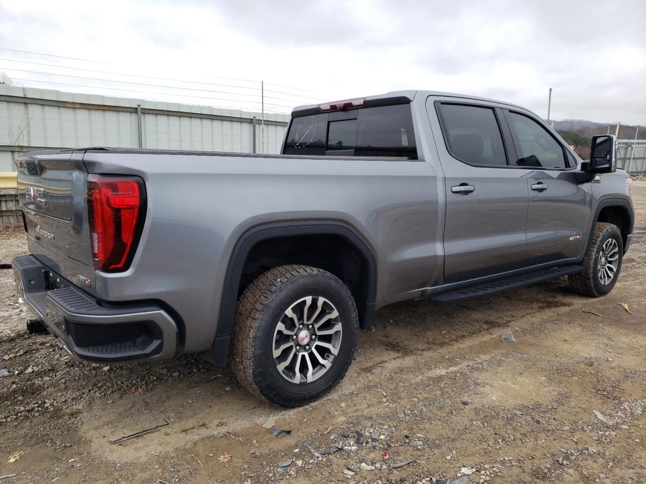 Obraz 3 z 2021 GMC SIERRA K1500 AT4 2021 z VIN 1GTU9EET9MZ245906