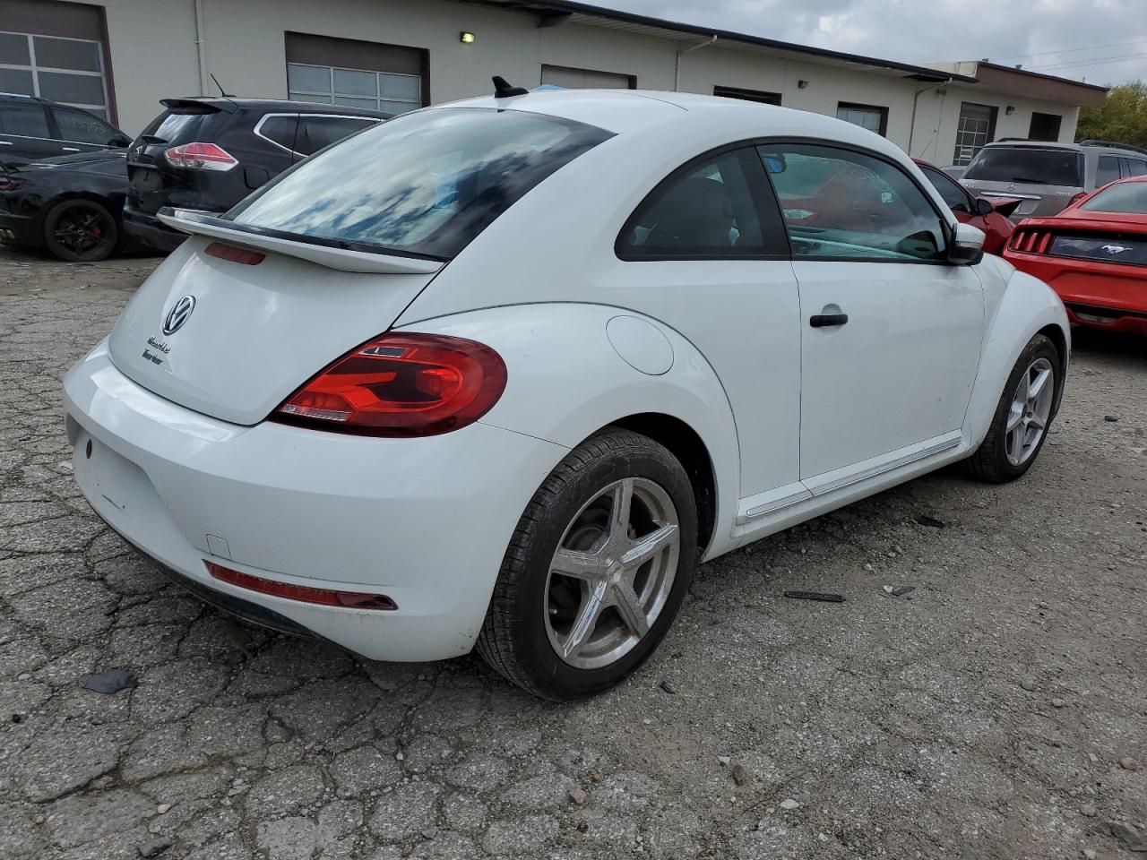 Изображение 3 2017 VOLKSWAGEN BEETLE 1.8T 2017 с VIN 3VWF17AT0HM624752