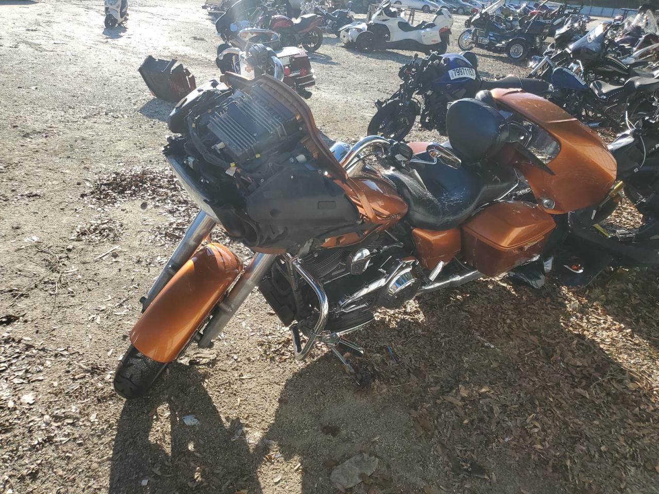 Obraz 2 z 2015 HARLEY-DAVIDSON FLTRX ROAD GLIDE 2015 z VIN 1HD1KHM10FB640866