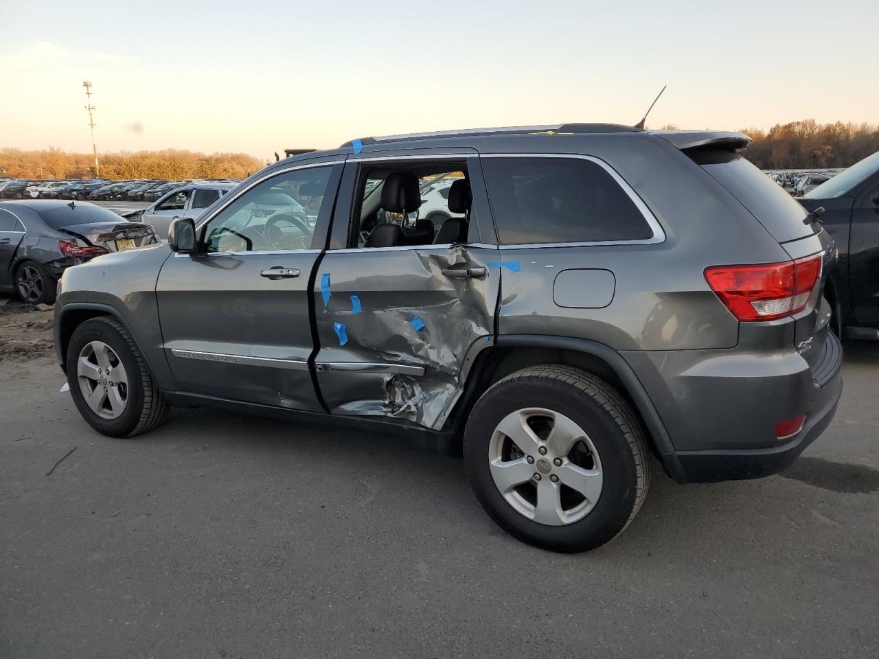 Image 2 of 2013 JEEP GRAND CHEROKEE LAREDO 2013 with VIN 1C4RJFAG0DC542609