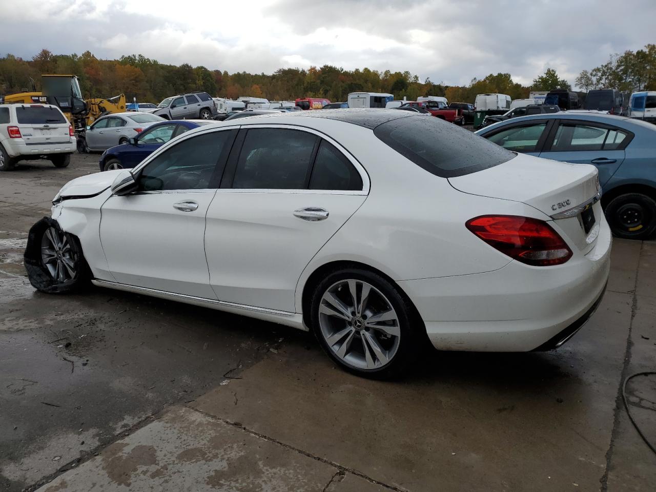 Image 2 of Mercedes-Benz C 300 4Matic 2018 with VIN 55SWF4KB3JU263793