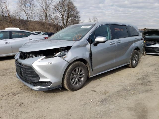 Image 1 of 2022 TOYOTA SIENNA LE 2022 with VIN 5TDKSKFCXNS065572