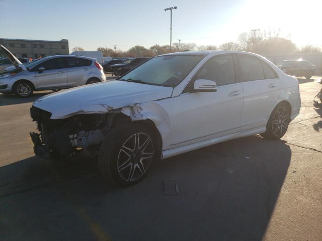 Image 1 of 2014 MERCEDES-BENZ C 350 2014 with VIN WDDGF5HB9EA903481