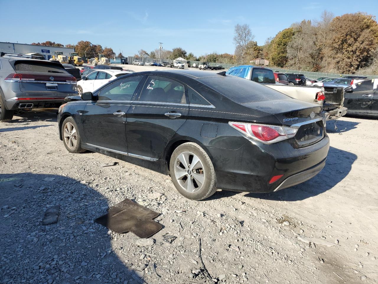 Image 2 of 2012 HYUNDAI SONATA HYBRID 2012 with VIN KMHEC4A49CA060651