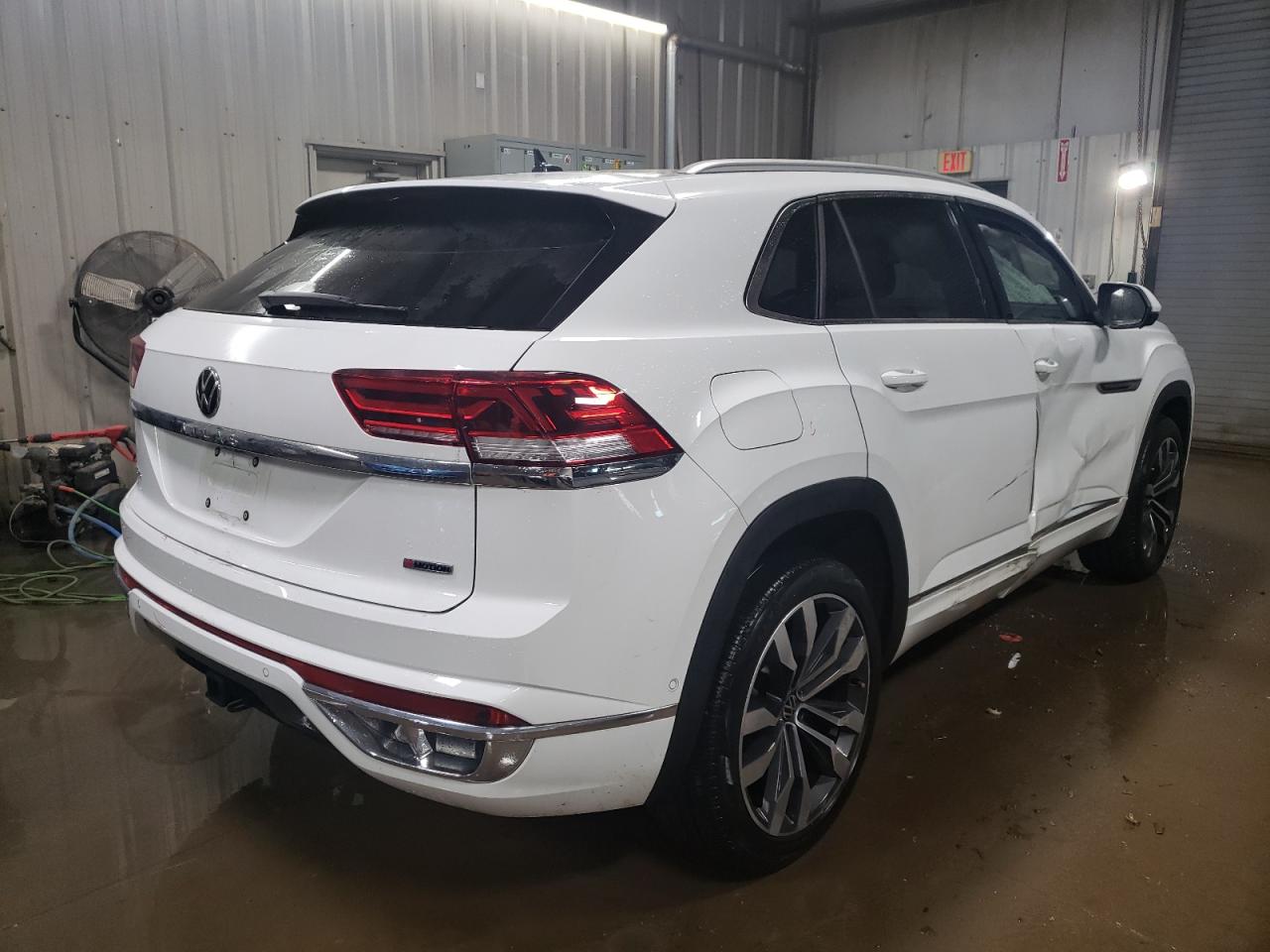 Image 3 of 2020 VOLKSWAGEN ATLAS CROSS SPORT SEL PREMIUM R-LINE 2020 with VIN 1V2TE2CA6LC224275