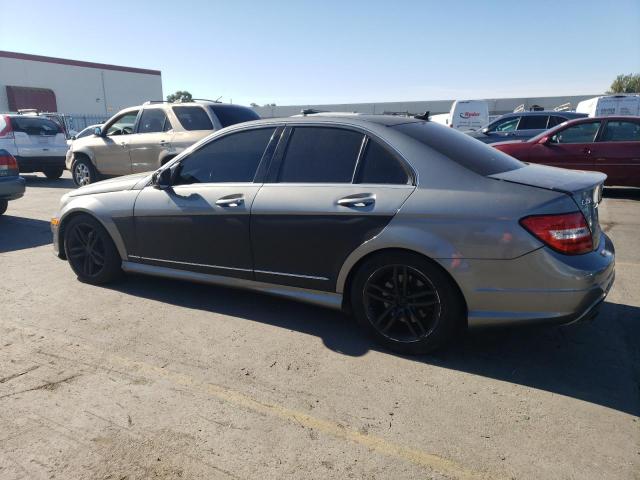 Obraz 2 z 2014 MERCEDES-BENZ C 250 2014 z VIN WDDGF4HB2ER316065