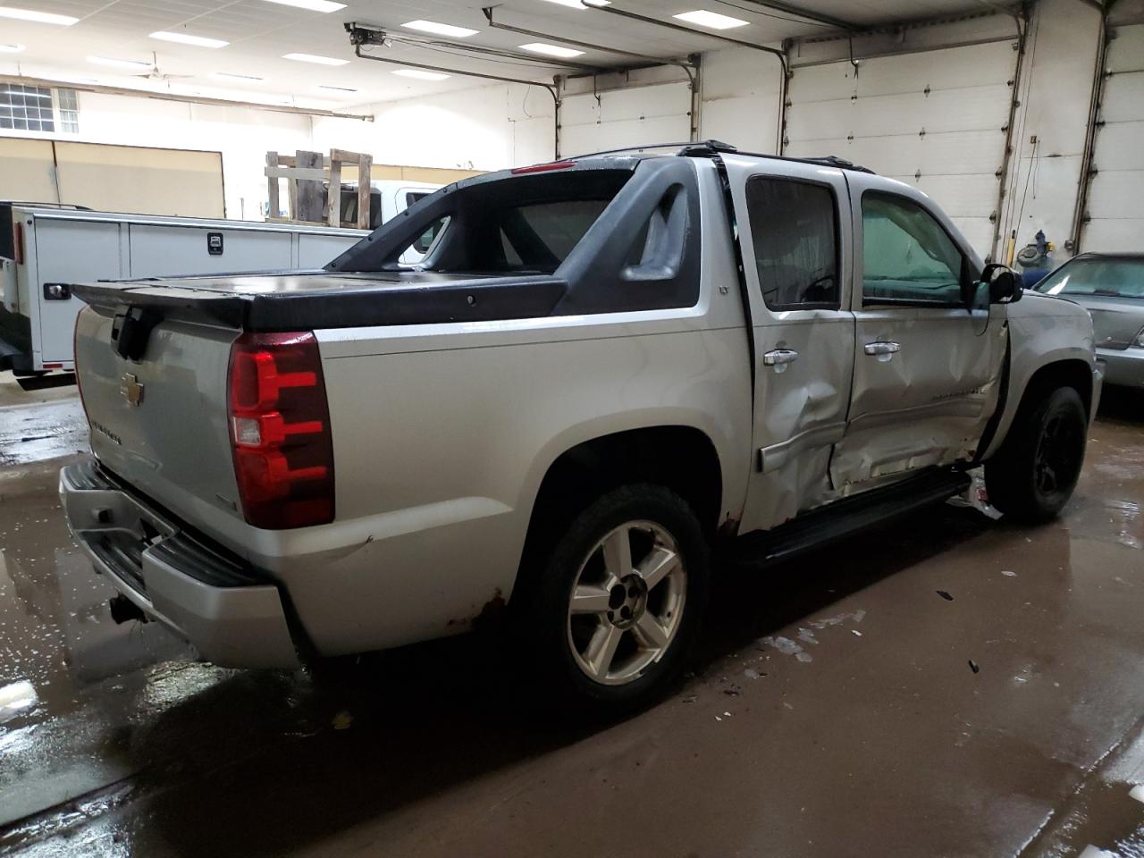 Изображение 3 2011 CHEVROLET AVALANCHE LT 2011 с VIN 3GNTKFE3XBG102831