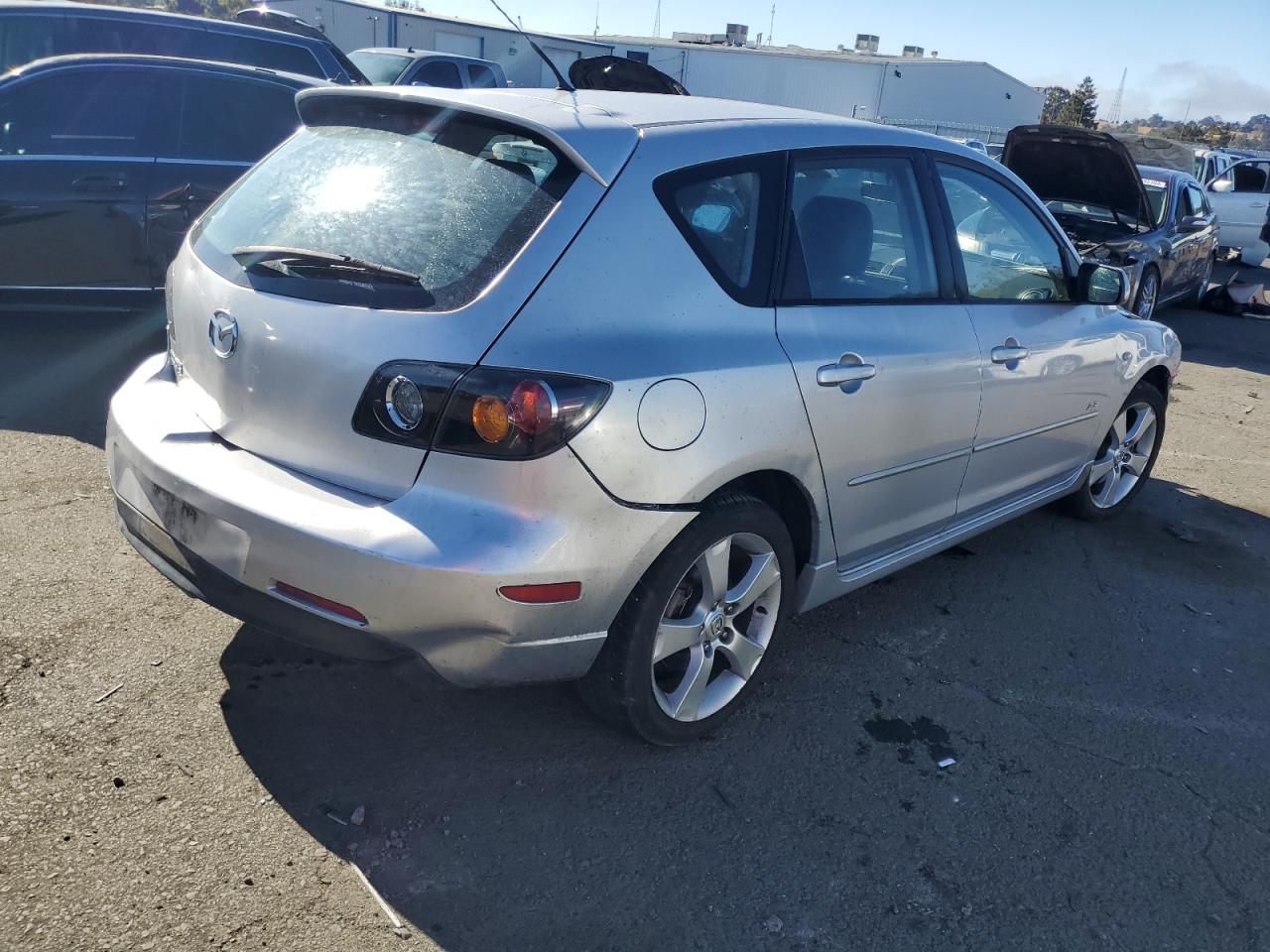 Image 3 of 2005 MAZDA 3 HATCHBACK 2005 with VIN JM1BK143351316720