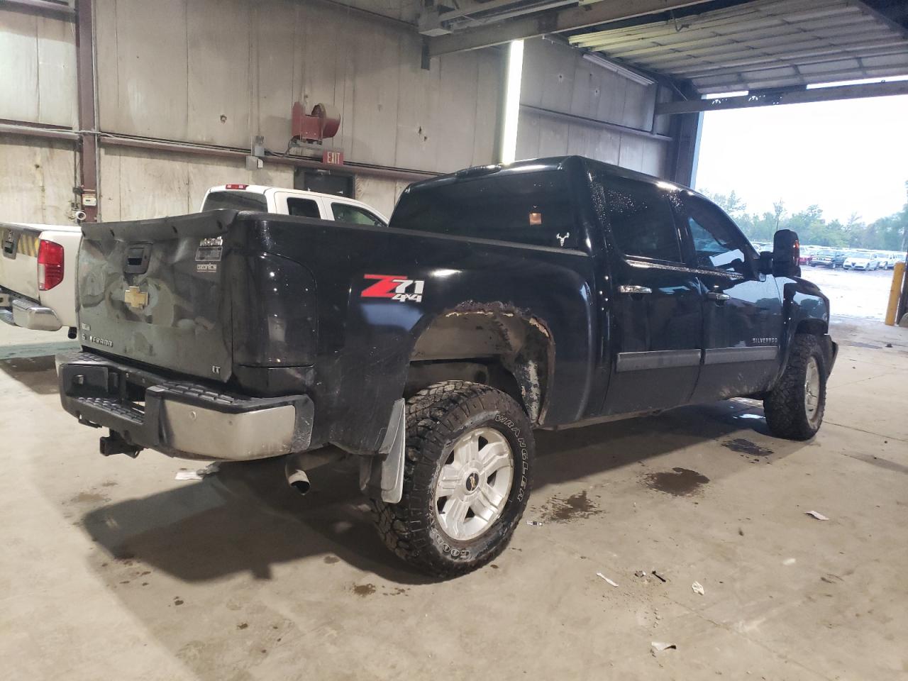 Image 3 of 2011 CHEVROLET SILVERADO K1500 LT 2011 with VIN 3GCPKSE34BG324302