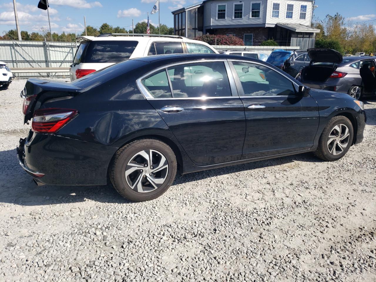 Изображение 3 2017 HONDA ACCORD LX 2017 с VIN 1HGCR2F39HA167609