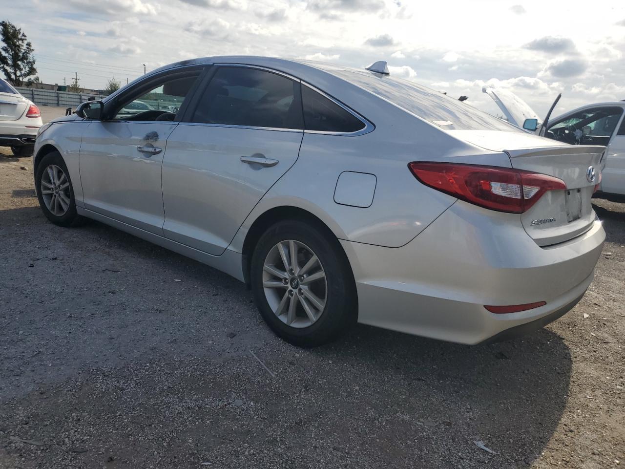 Obraz 2 z 2017 HYUNDAI SONATA SE 2017 z VIN 5NPE24AF1HH516263