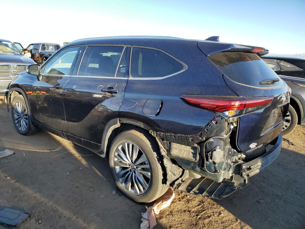Obraz 2 z 2020 TOYOTA HIGHLANDER PLATINUM 2020 z VIN 5TDFZRBH4LS026013