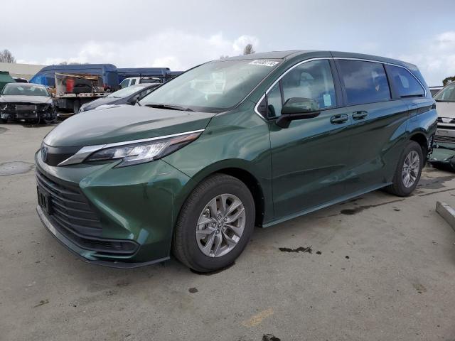 Image 1 of 2022 TOYOTA SIENNA LE 2022 with VIN 5TDKRKEC0NS107762