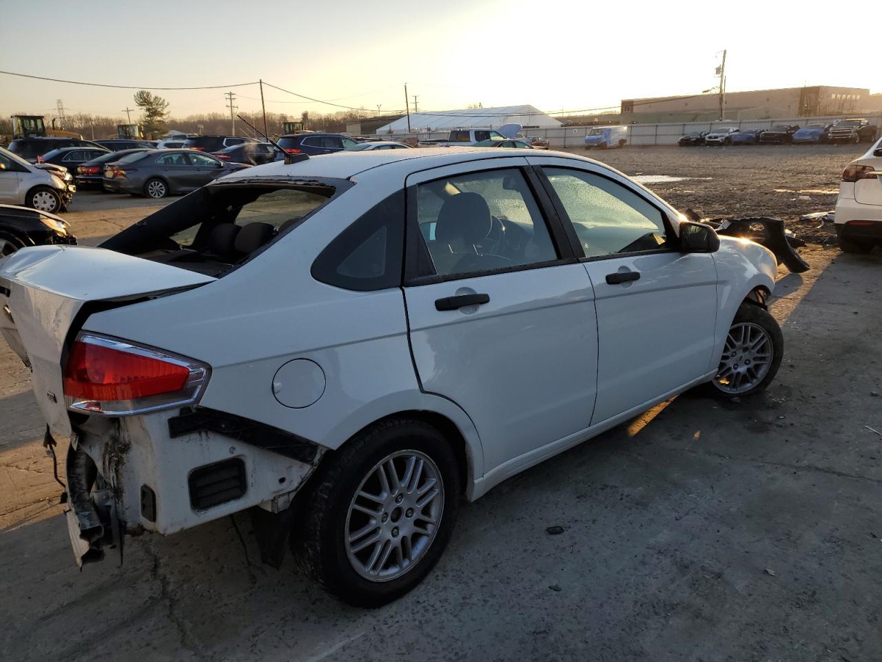 Image 3 of 2010 FORD FOCUS SE 2010 with VIN 1FAHP3FNXAW152861
