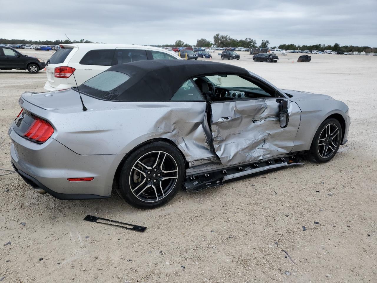 Image 3 of 2022 FORD MUSTANG 2022 with VIN 1FATP8UHXN5100713