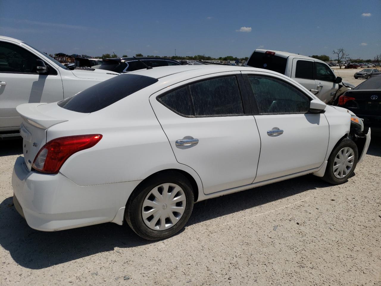 Изображение 3 2015 NISSAN VERSA S 2015 с VIN 3N1CN7AP6FL940949
