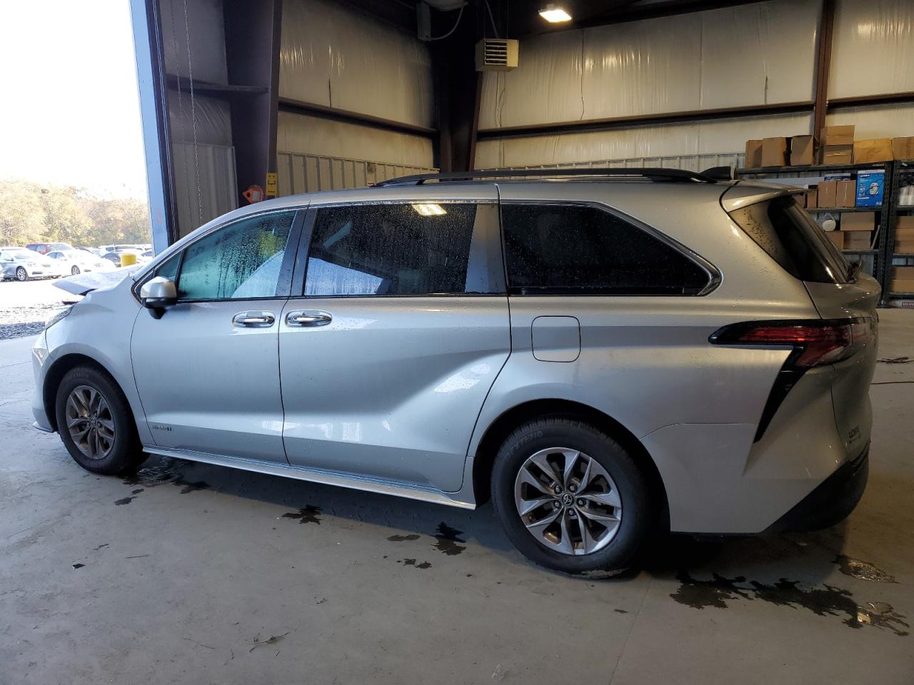 Изображение 2 2021 TOYOTA SIENNA XLE 2021 с VIN 5TDYRKEC1MS069466