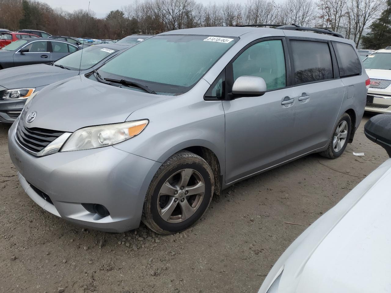 Изображение 1 2012 TOYOTA SIENNA LE 2012 с VIN 5TDKK3DC4CS249427