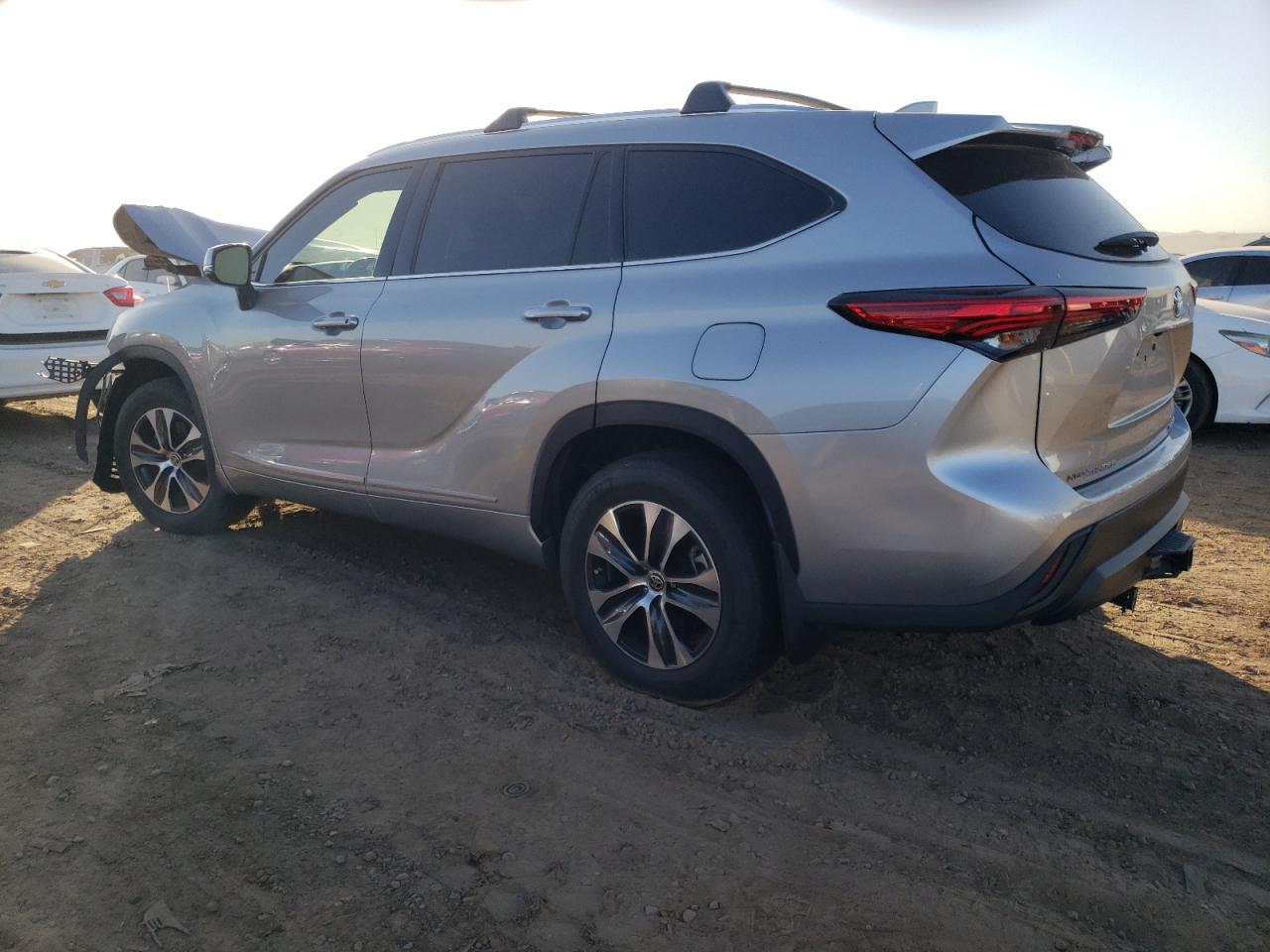Obraz 2 z 2020 TOYOTA HIGHLANDER XLE 2020 z VIN 5TDHZRBH3LS519349