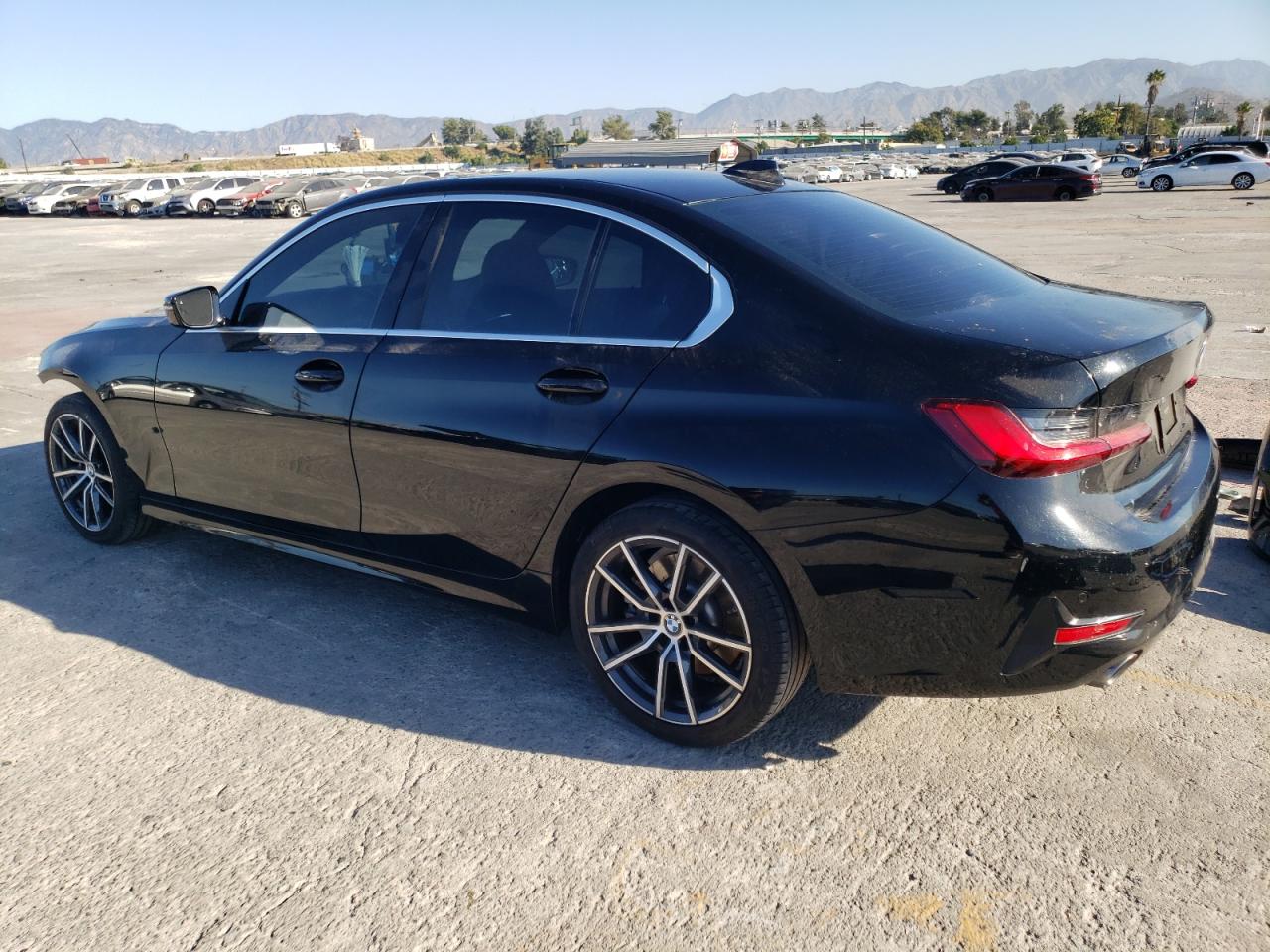 Obraz 2 z 2019 BMW 330I  2019 z VIN 3MW5R1J55K8B00063