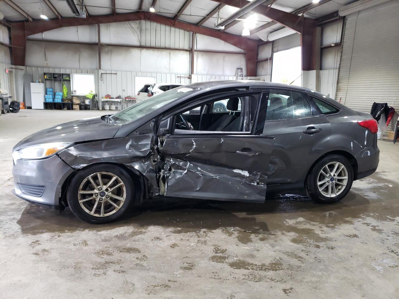 Image 1 of 2015 FORD FOCUS SE 2015 with VIN 1FADP3F2XFL277534