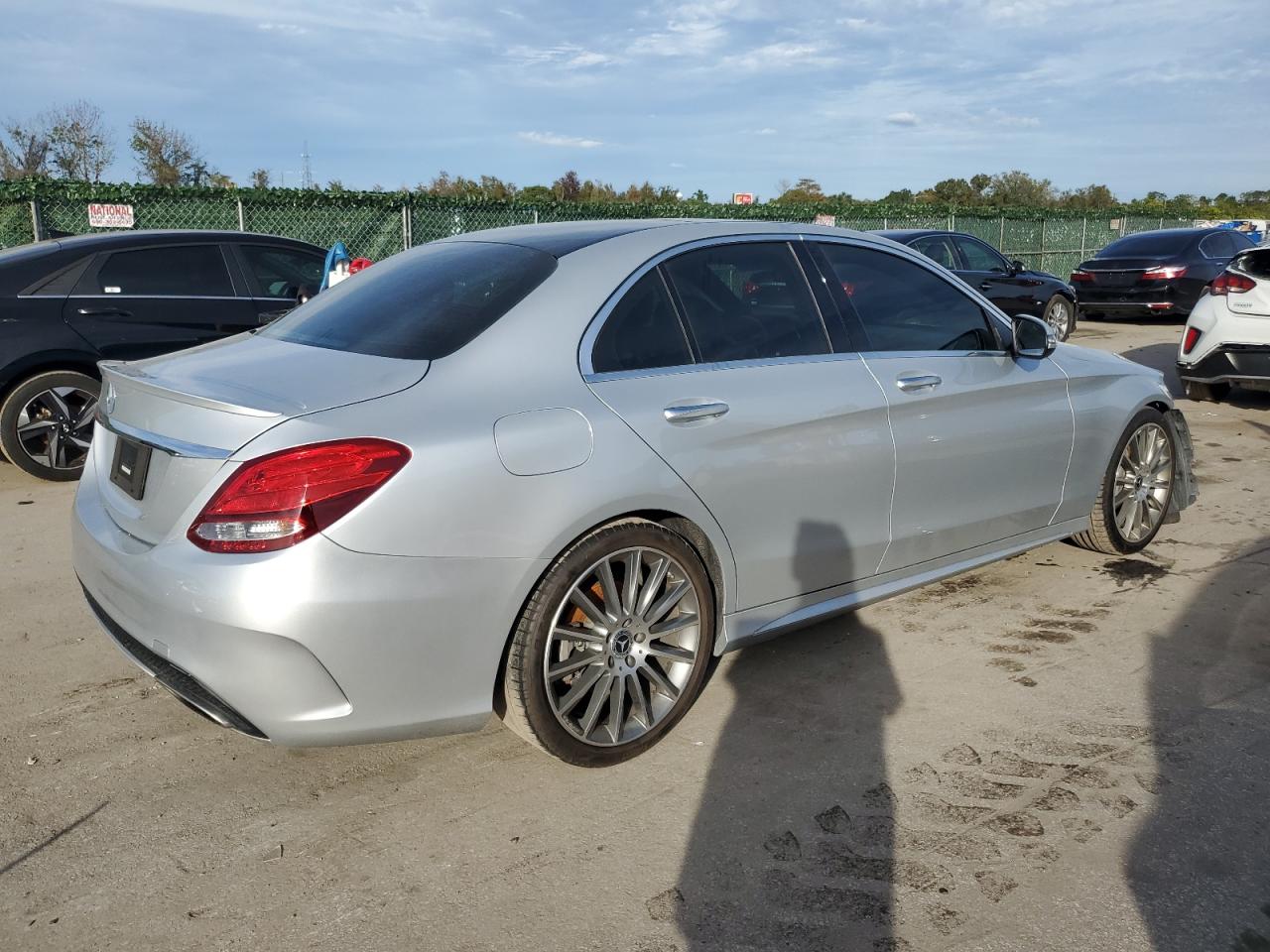 Obraz 3 z 2017 MERCEDES-BENZ C 300 2017 z VIN 55SWF4JB7HU229027