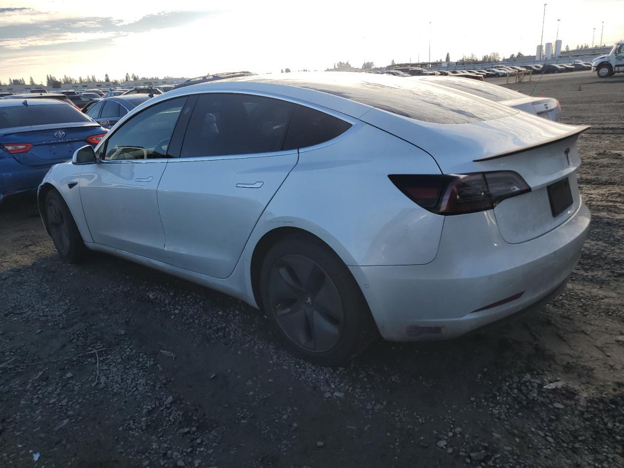 Obraz 2 z 2019 TESLA MODEL 3  2019 z VIN 5YJ3E1EA4KF300196