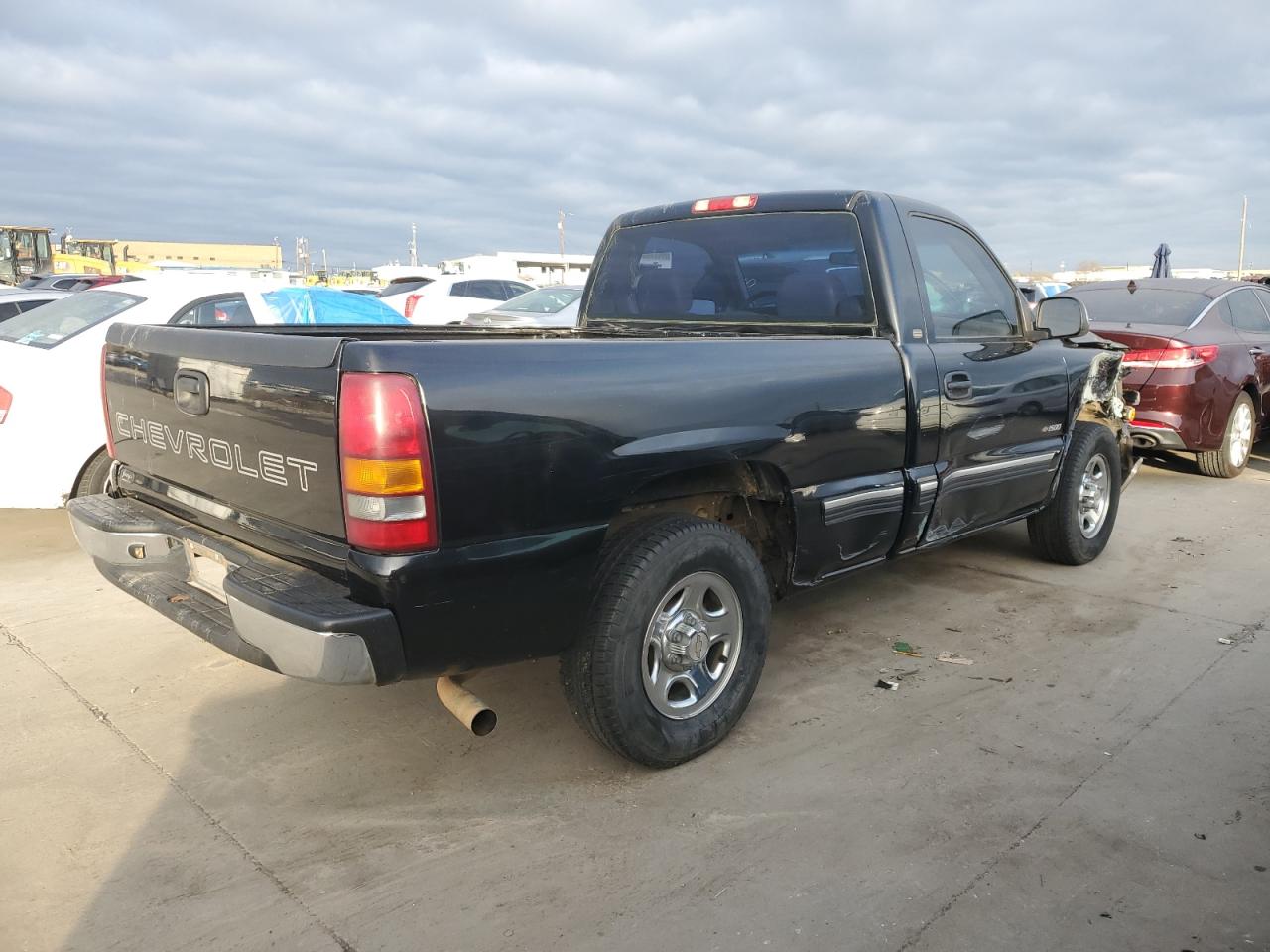 Image 3 of 2002 CHEVROLET SILVERADO C1500 2002 with VIN 1GCEC14W02Z284844