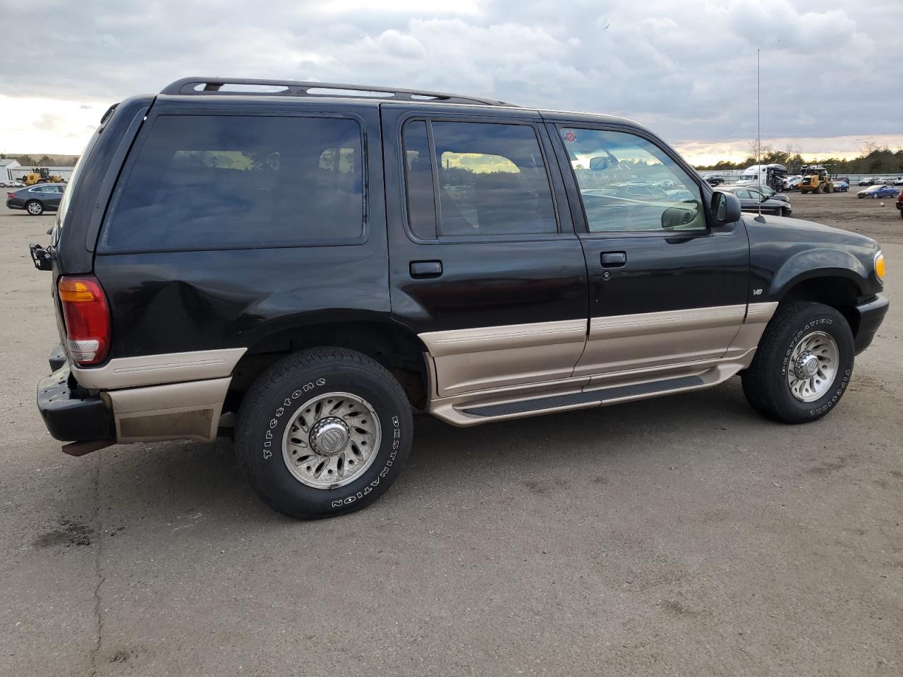 Image 3 of 2000 MERCURY MOUNTAINEER  2000 with VIN 4M2ZU86PXYUJ30767