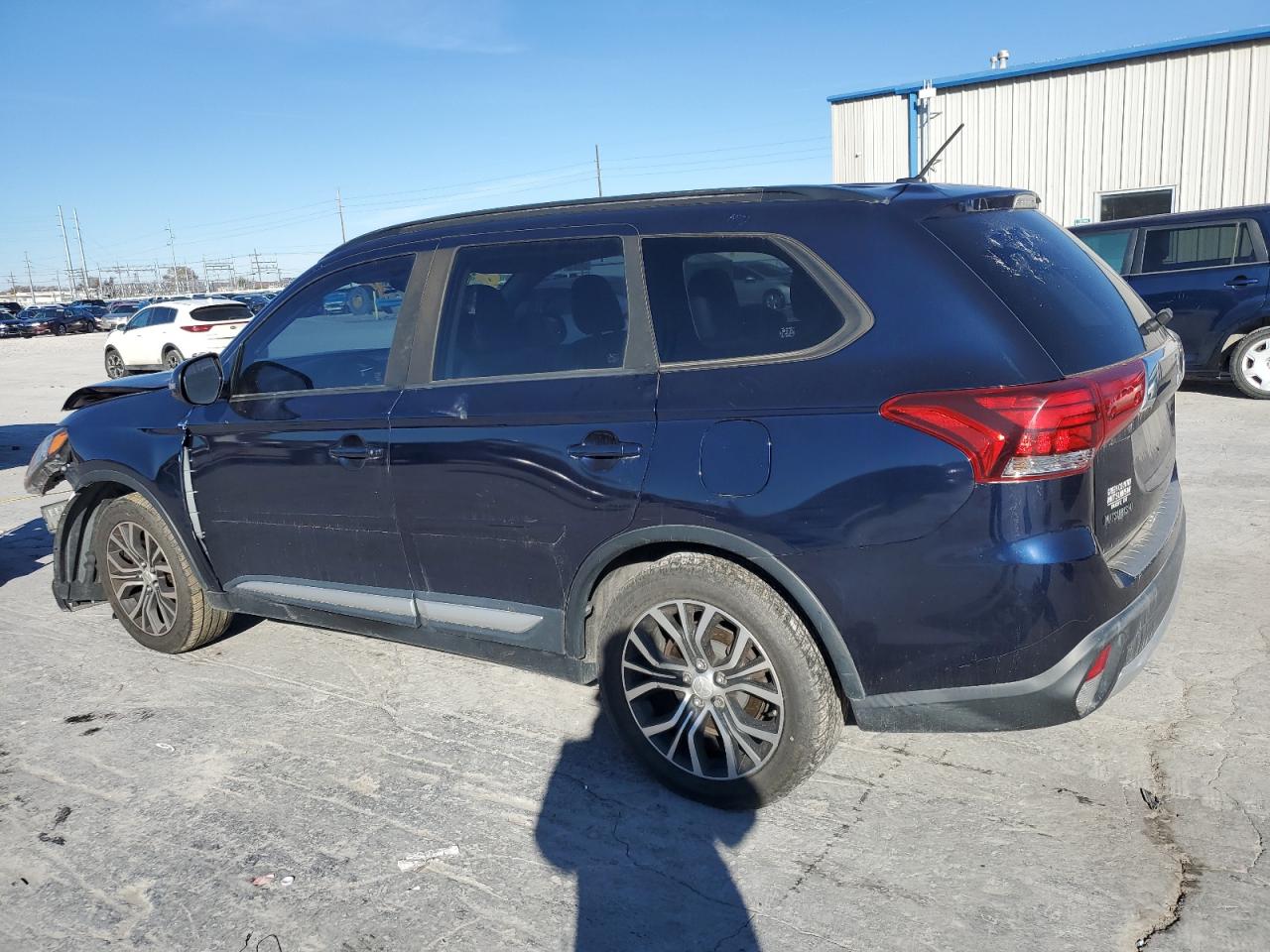 Image 2 of 2016 MITSUBISHI OUTLANDER SE 2016 with VIN JA4AD3A30GZ045202
