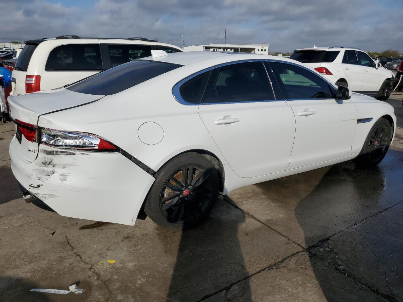 Изображение 3 2017 JAGUAR XF PRESTIGE 2017 с VIN SAJBE4BVXHCY35643