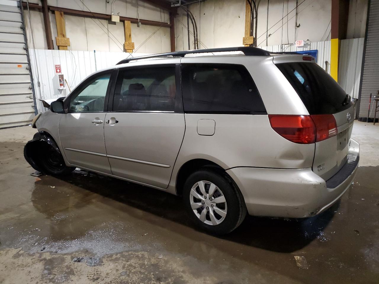 Image 2 of 2004 TOYOTA SIENNA CE 2004 with VIN 5TDZA23C14S145024