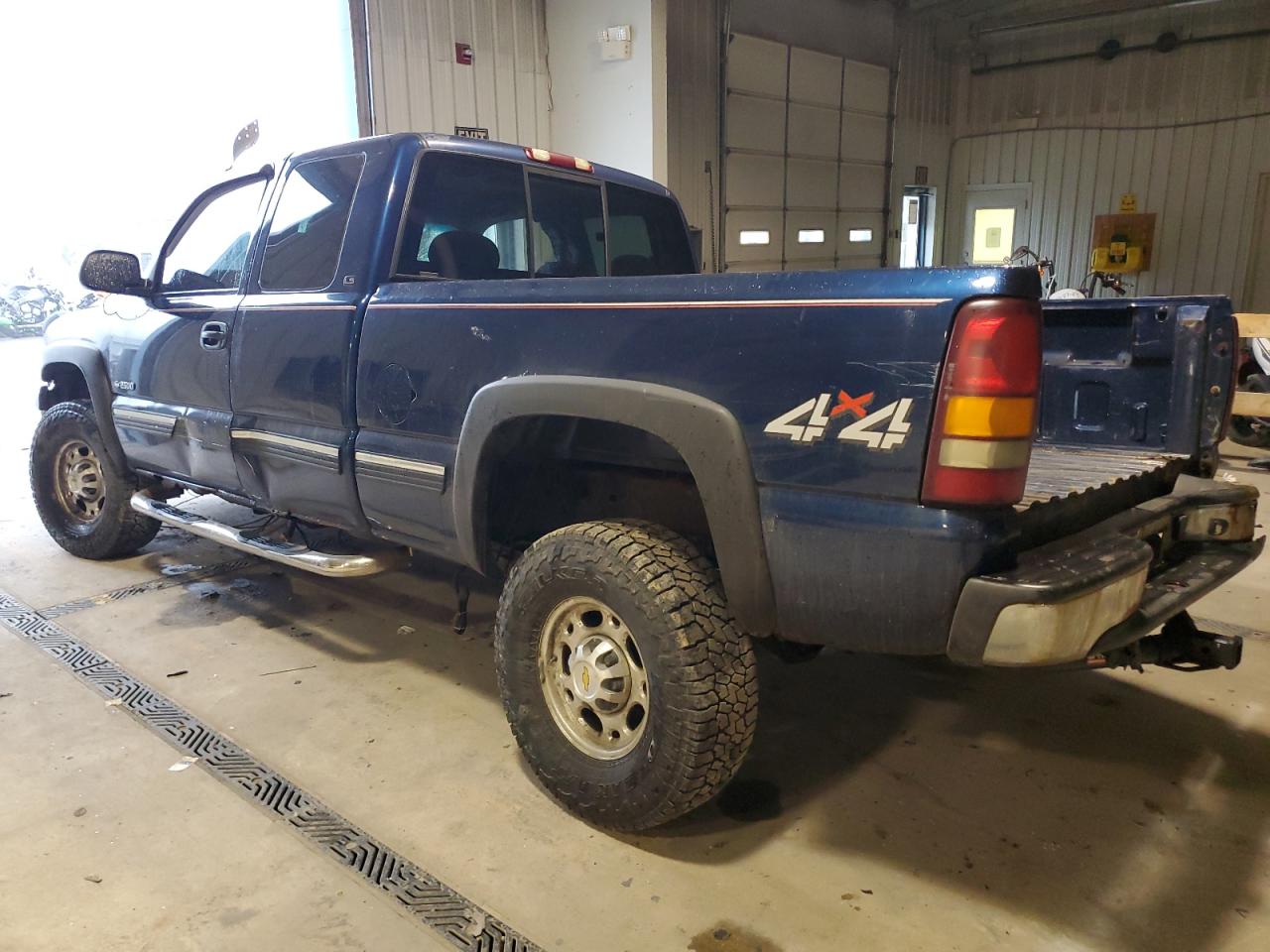 Image 2 of 2000 CHEVROLET SILVERADO K2500 2000 with VIN 1GCGK29U2YE270162