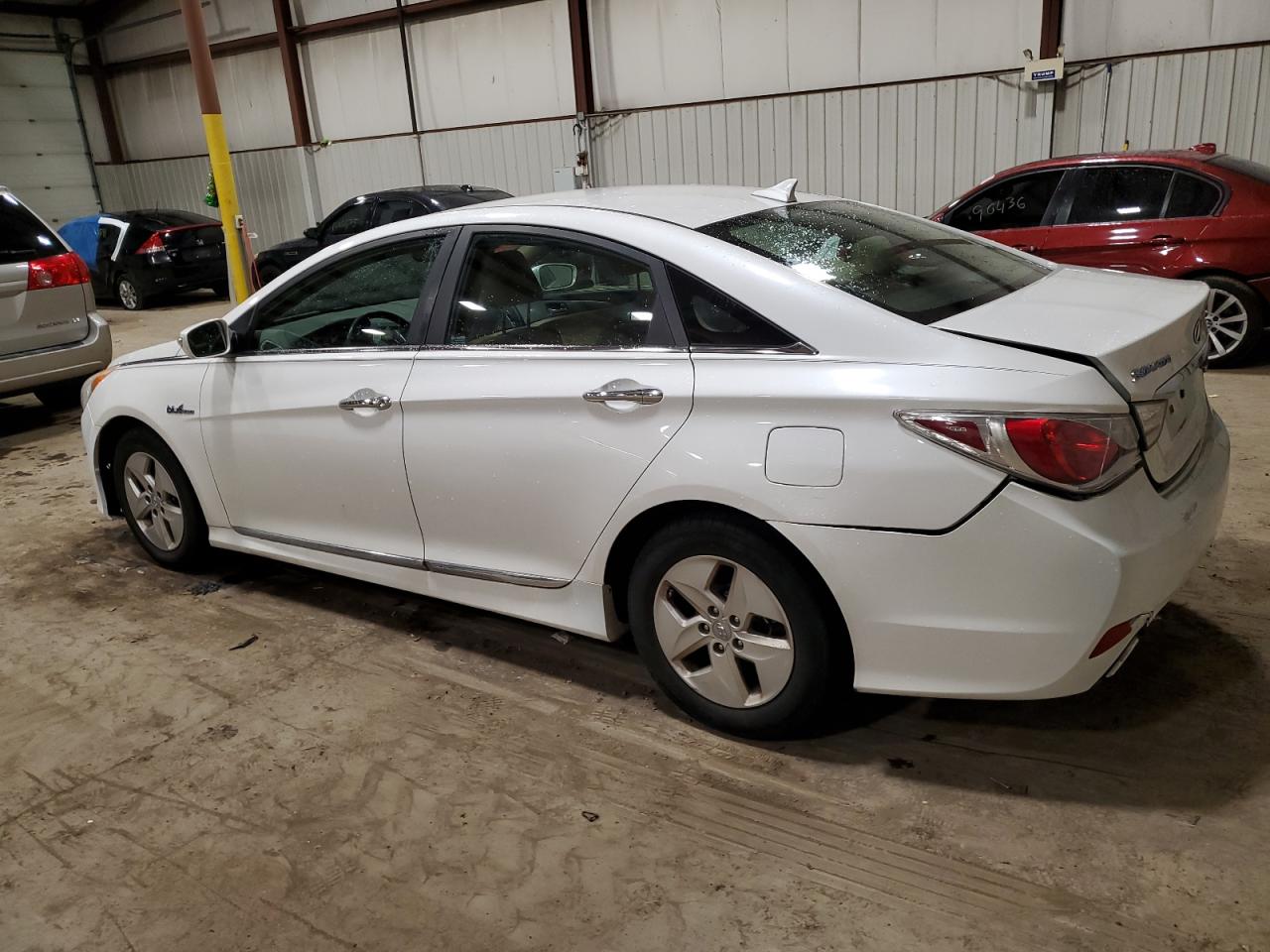 Obraz 2 z 2011 HYUNDAI SONATA HYBRID 2011 z VIN KMHEC4A45BA011266