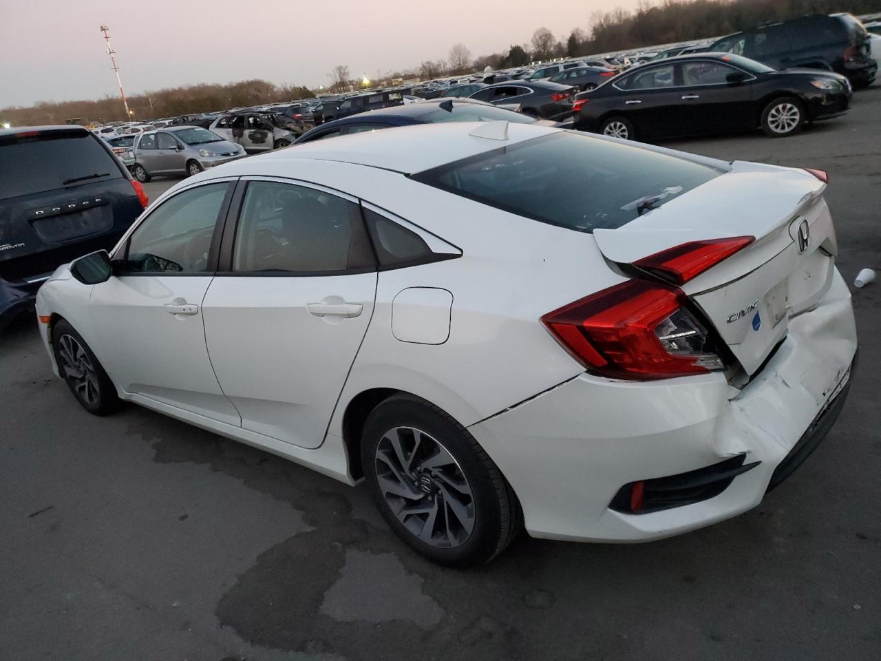 Изображение 2 2017 HONDA CIVIC EX 2017 с VIN 2HGFC2F70HH564144