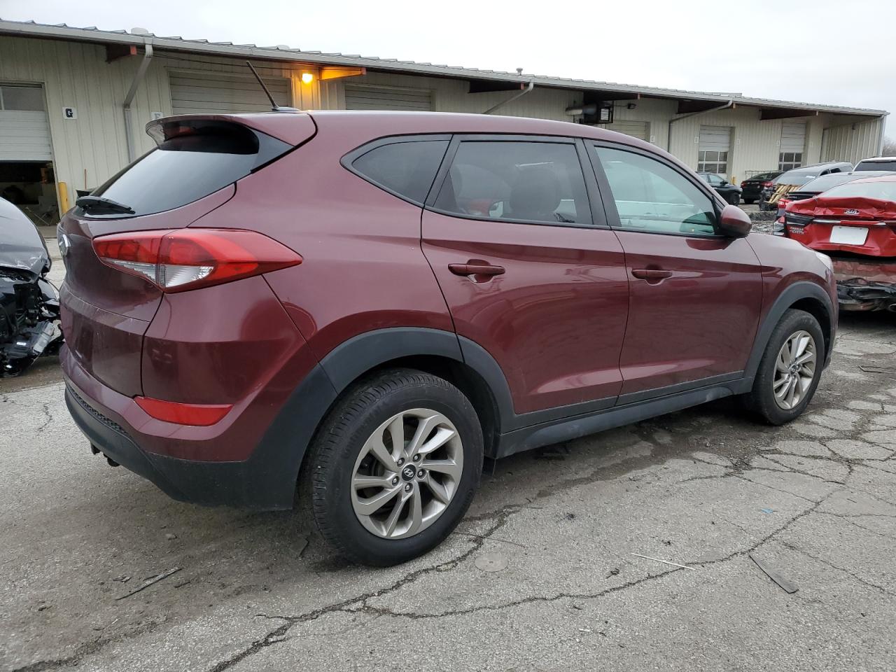 Изображение 3 2017 HYUNDAI TUCSON SE 2017 с VIN KM8J23A40HU409939
