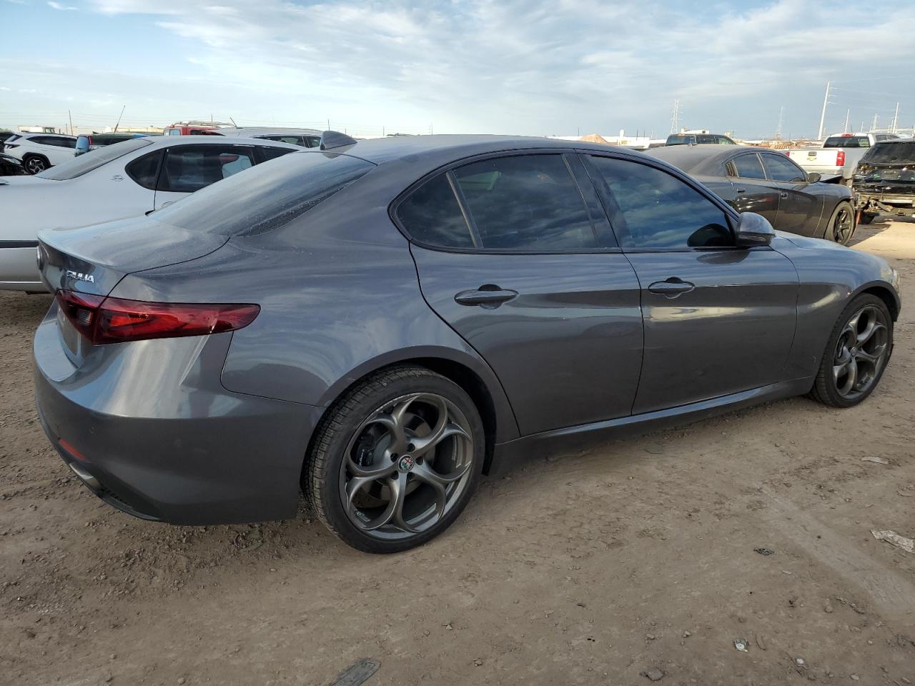 Изображение 3 2018 ALFA ROMEO GIULIA TI Q4 2018 с VIN ZARFAEENXJ7580879